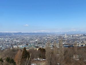 蔵王から眼下に広がる山形市_3月